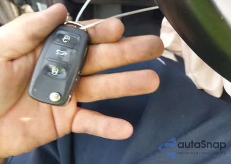 2018 Volkswagen Beetle 2.0T Coast/2.0T S/2.0T Se z USA, uszkodzony, nr VIN 3VW5DAATXJM516516